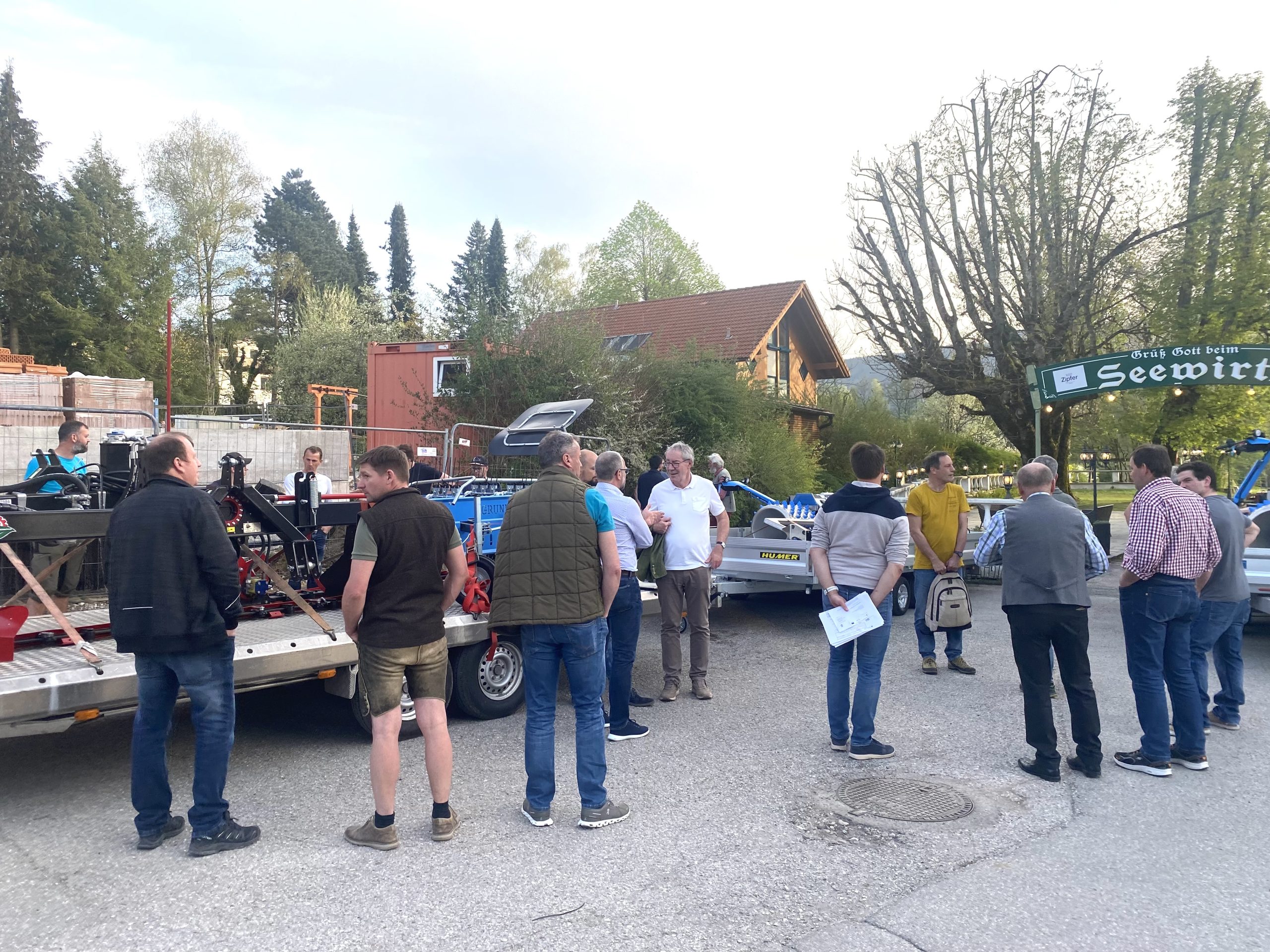 Die neuen Mäher und Gerätschaften wurden bei der Generalversammlung am 08. April 2024 beim Seewirt in Zell am Moos vorgestellt.