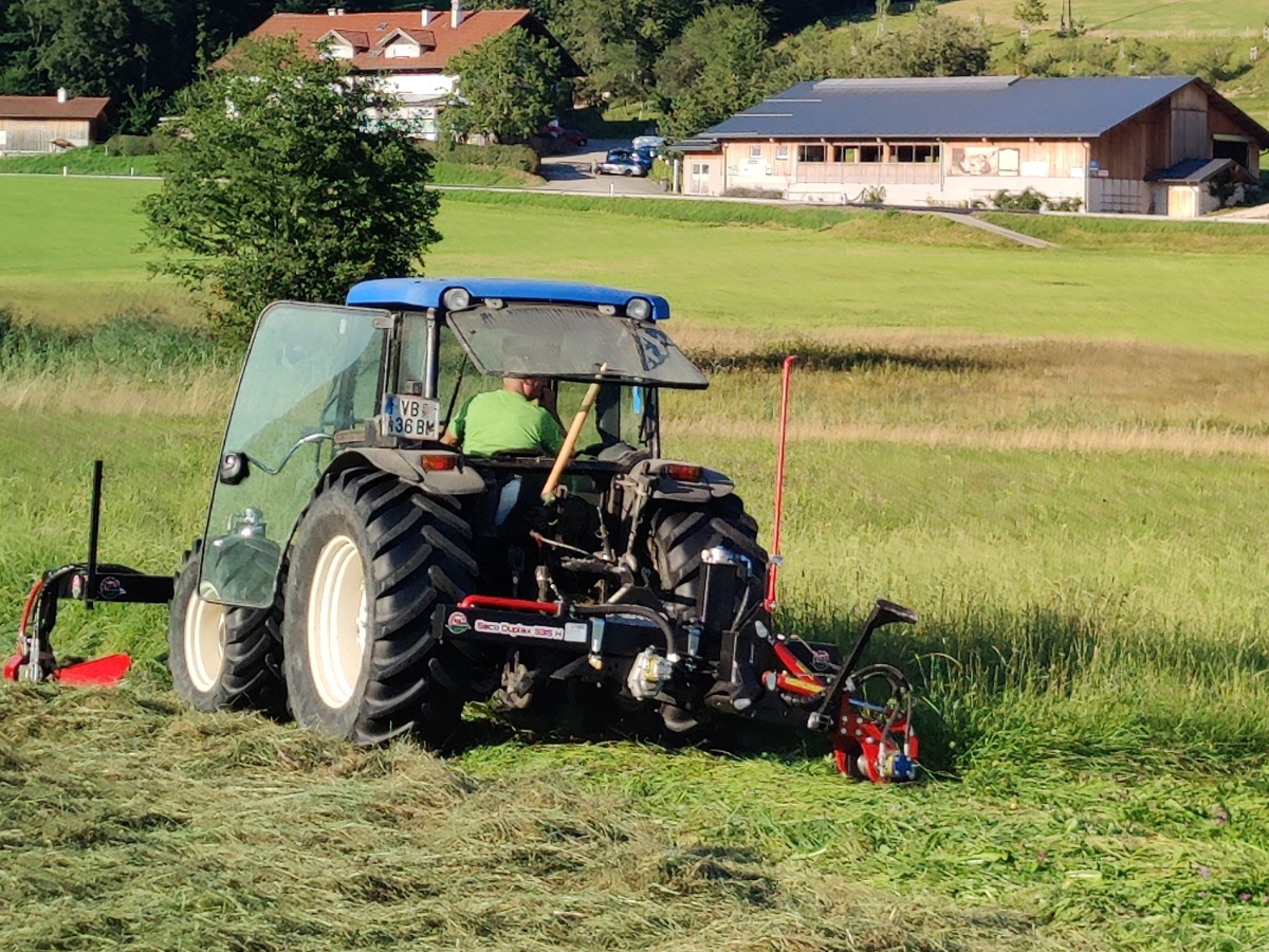 Doppelmesser-Balkenmähwerk für den Traktor Doppelmesser-Balkenmähwerk für den Traktor